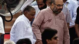 वीके सिंह के प्रति समाजवादी पार्टी इतनी मुलायम क्यों?