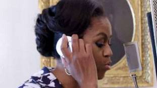 मिशेल ने अमेरिका के लिए गाया 'कॉलेज चले हम...’