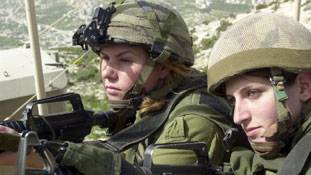 जंग के मैदान में महिलाओं को भेजना सही या गलत?