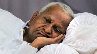 चलो भ्रष्टाचार से जुड़ा कुछ तो खत्म हुआ