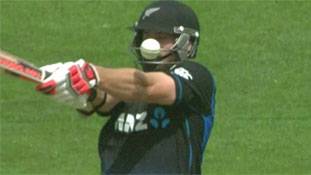 एक बाउंसर ने फिर दिलाई फिल ह्यूज की याद!