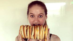 इतना खाती हो, पर जाता कहां है?