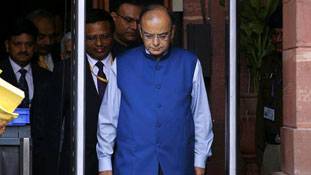 बजट के असर से गिरा शेयर बाजार तो यूं भी कर सकते हैं बचाव