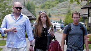 ईस्ट इंडिया कंपनी के रास्ते चल पड़ी थी फेसबुक