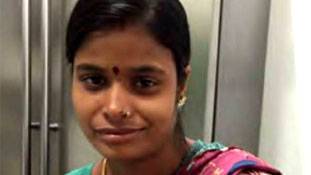 फैशन डिजाइनर की नजर एक कामवाली बाई पर पड़ी, और फिर...