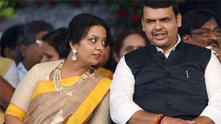 मुख्यमंत्री की पत्नी बन गई हैं बॉलीवुड सिंगर