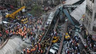 सीसीटीवी फुटेज दिखा रहा कैसे गिरा कोलकाता में पुल