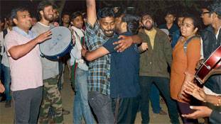 जमानत का जश्न न मनाइए, कोर्ट की भी सुनिए कॉमरेड!