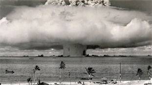 एक छोटे से देश ने भारत, पाक और ब्रिटेन को कोर्ट में घसीटा है, क्योंकि...