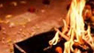 हवन करते पूरा घर ही जल जाए तो धर्म को कौन बचाए