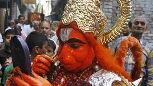 एड्स-वेड्स निकट नहीं आवै, जो नर हनुमान चालीसा पाठ करावै...