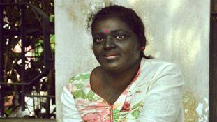 रोहित वेमुला के लिए मुंह काला करके रहती है यह युवती!