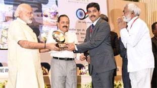 एक साल में नौकरशाही पर बदला मोदी का रुख