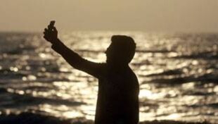 सेल्फी भी अपराध है, अगर... सेल्फी भी अपराध है, अगर...