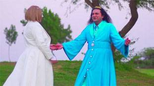 हिम्मत है तो इस अंग्रेजी 'गजल' को सुनिए....