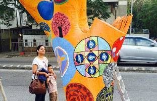 जब पेड़ बन जाएं कैनवस, तो किस्मत बदलेगी शहरों की