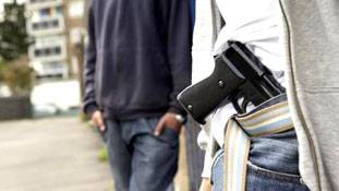 पॉवर और पैसे की हनक पर सवार परवरिश