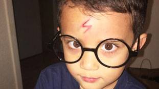 मां ने बेटे को बनाया हैरी पॉटर, अौर तस्वीरें हो गईं वायरल