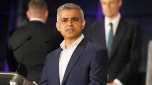 बर्दाश्त क्यों नहीं हो रहा लंदन का पहला 'मुस्लिम मेयर'!