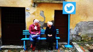 इंटरनेट कनेक्शन नहीं, लेकिन देखिए कितना कनेक्टेड है ये गांव