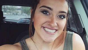 ब्रा नहीं पहनी तो डांटा, अब विरोध में छिड़ा है आंदोलन