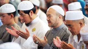 पाकिस्तान के पक्के दोस्त चीन में रोजा रखने की 'आजादी' नहीं