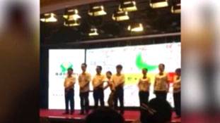 परफॉर्मेंस न दे पाने की ऐसी सजा शायद ही कर्मचारी को मिली हो