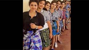 वायरल हुई केरल की 'लुंगी गर्ल्स' की तस्वीर का सच क्या है?