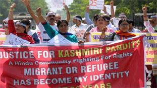 क्या कश्मीर पंडितों को वापस ले आएंगी महबूबा?