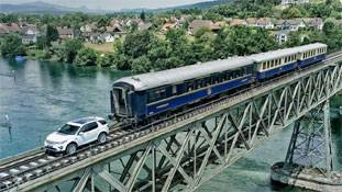 लैंड रोवर कार ने खींची 100 टन भारी ट्रेन! वीडियो वायरल