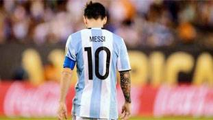 मेसी पर क्‍या गुजरी है, समझिए इतिहास के इन सितारों से