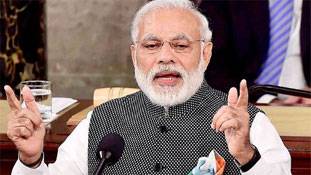 वहां तालियां बजीं और तुम छातियां पीट रहे हो!