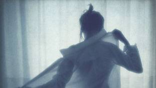 कपड़े बदलती पाकिस्तानी लड़की का वीडियो बनाया, अब वही सबको 'नंगा' कर रही है