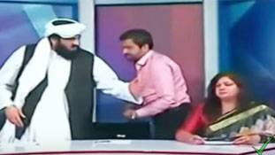 कहने को ये न्यूज चैनल हैं पर जब वहां हुई फाइट...