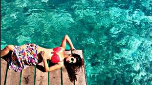 कसूर क्या था, बिकनी पहनना या देवी बनना ?