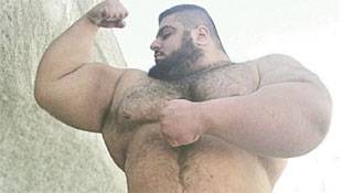 मिलिए दुनिया के सबसे ताकतवर इंसान से! आंखों पर यकीन नहीं होगा