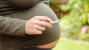 प्रसव पीड़ा कम करने के लिए ये क्या कर रही हैं लड़कियां !!