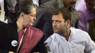 क्या कांग्रेस पर गांधी परिवार की पकड़ ढीली हो रही है ? क्या कांग्रेस पर गांधी परिवार की पकड़ ढीली हो रही है ?