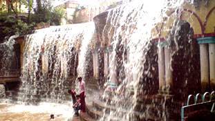 पति-पत्‍नी में प्रेम बढ़ाता और झगड़े मिटाता है भदैया कुंड!