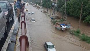 गुड़गांव में बारिश के बाद चुटकुलों की बाढ़!