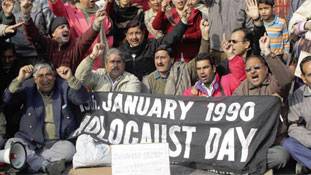 बुरहान वानी पर दुख है तो कश्‍मीरी पंडितों के पलायन पर क्यों  नहीं?