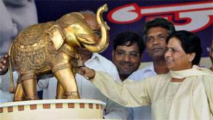 नेताओं के बाद हाथी भी मायावती का साथ छोड़ने को तैयार!