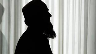 इमाम को पत्नी की धमकी, दाढ़ी चुनो या मेरी जिंदगी!