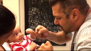 एक क्यूट प्रमोशन जो सारी कंट्रोवर्सी भुला देगा !