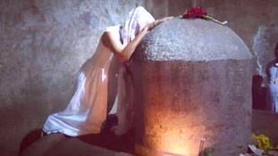 नन बनी सोफिया में अब शिव समा गए हैं !