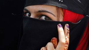 मुस्लिम महिला ने दहेज मांग रहे पति को फोन पर दे दिया तलाक