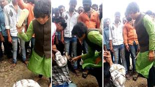 तृप्ति देसाई ने महिलाओं को  न्याय दिलाने के लिए उठाई चप्पल