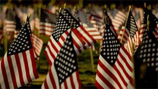 चाइनीज झंडों और पटाखों से अमेरिका में आजादी मुबारक