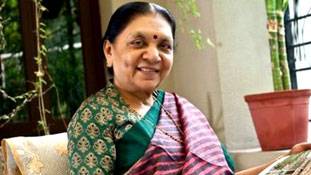 उम्र तो महज एक बहाना है, आनंदीबेन के इस्‍तीफे के कारण कई हैं