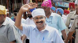पहले मोदी, फिर सुखबीर - केजरीवाल को अगला खतरा रुपानी से या...